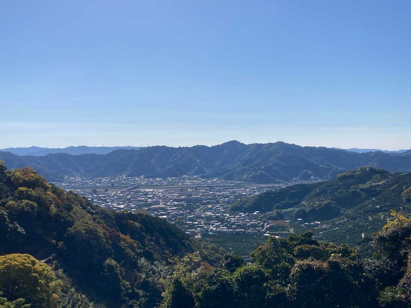 宮原の街がみえてきた。

このあたりで現実に引き戻され、山口王子のベンチで年末年始バイト探しの電話をかけたりした。

熊野古道を歩きつつ仕事のことを考える、会社員の頃から変わってない🤣