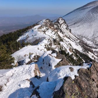 ホントは鋸岳迄行く計画でしたが蛇骨岳から岩場を降りるので止めました😰安全第一😁ピッケルも無いのでまたの機会にチャレンジ😀