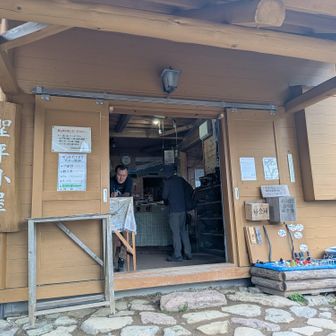 入り口の右にアルコールが冷やされてました🥺