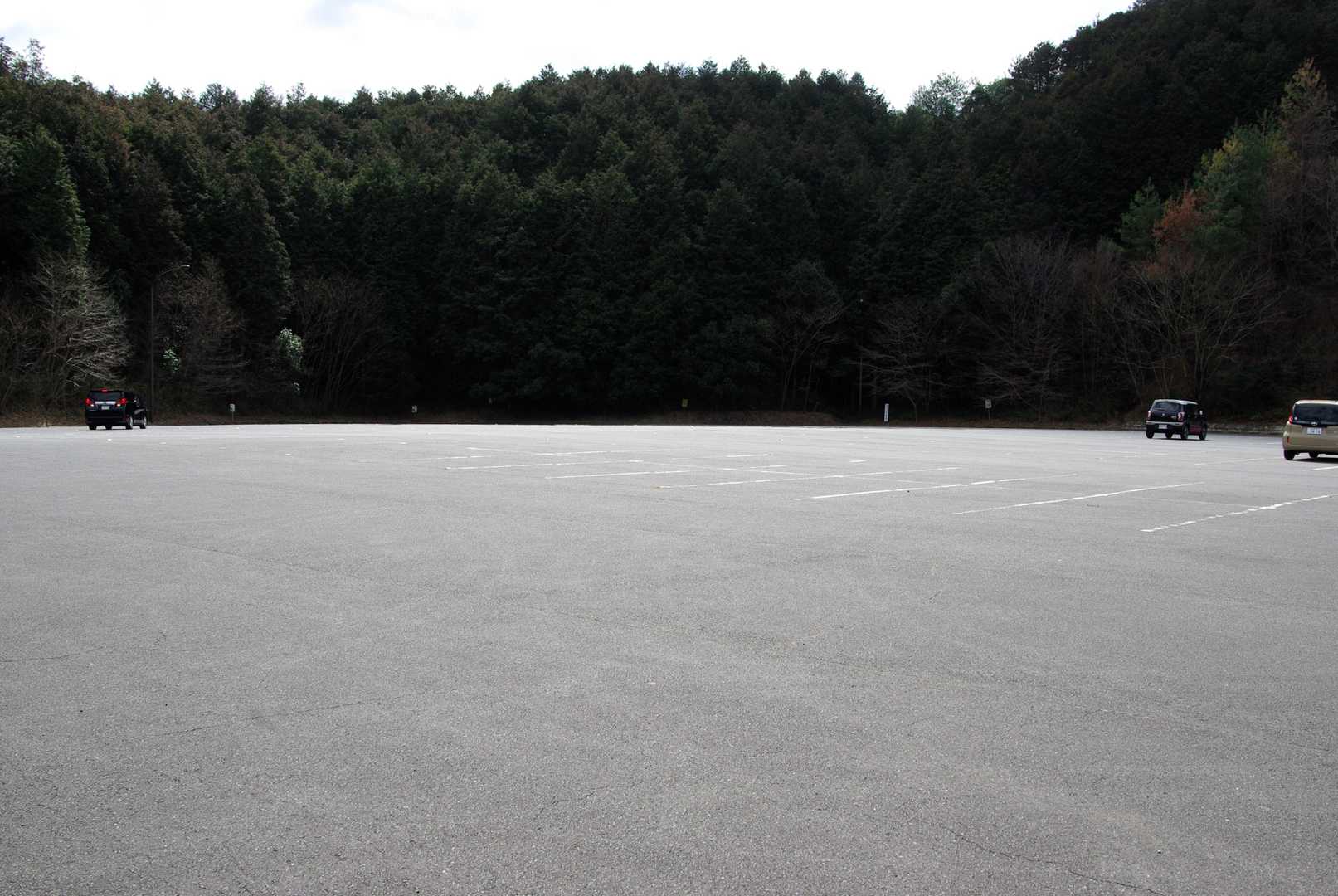 駐車場まで戻ってきました。
ほんとめちゃめちゃ広い駐車場。助かります！