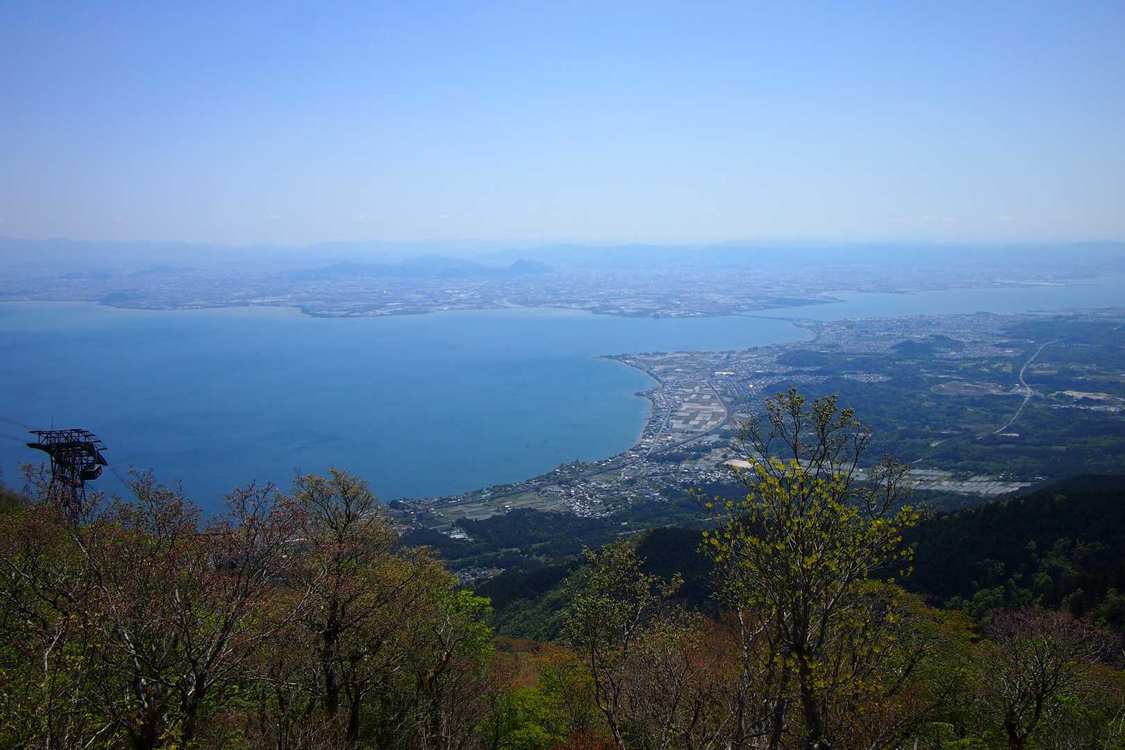 地図の通りの形です。