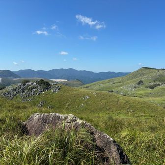 平尾台越しの福智山