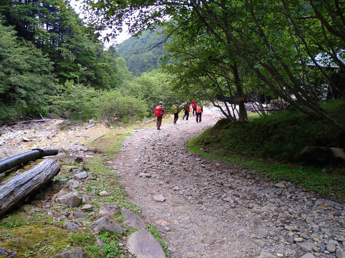最後まで降られず、雷もなく、一瞬晴れ間のご褒美😊
今日１日ありがとうございました🙋石井スポーツ登山学校でしたー