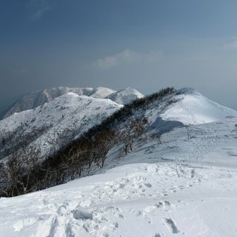歩いて来た稜線