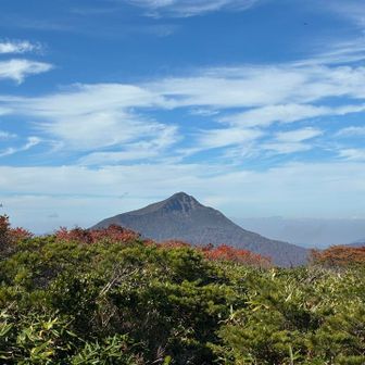 甲子旭岳。
ここから見るとマッターホルンと呼ばれる理由がわかる。