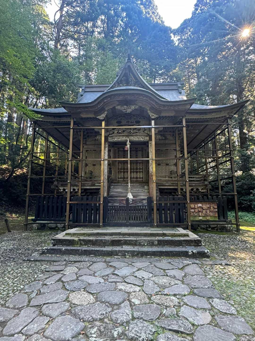 白山神社本社。