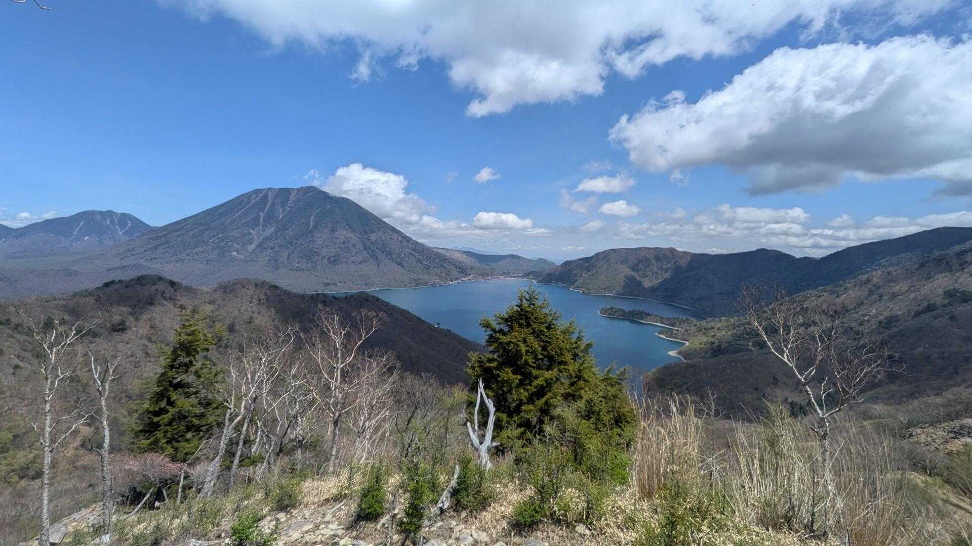 途中振り返っての絶景！
きつめの登りでも元気が出ます