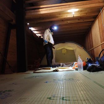 🛖弥山小屋の中⛺️テン泊「まぁ…こんな感じです😊」