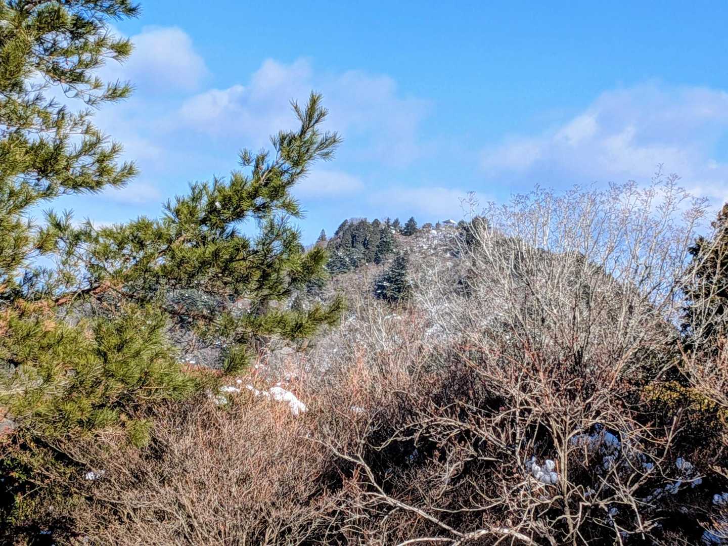 笠の丸から笠形山の東屋が見えてますね！😄