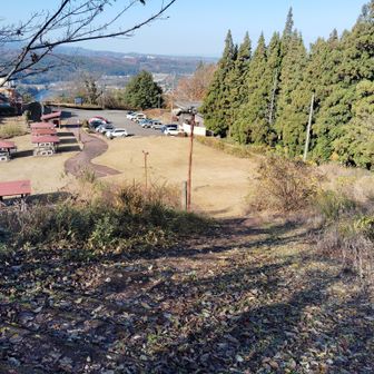 猿倉山🅿️の車は16台。