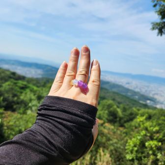 一緒に登った塩むすびちゃんに
もらった
紫外線ビーズのリング💍✨