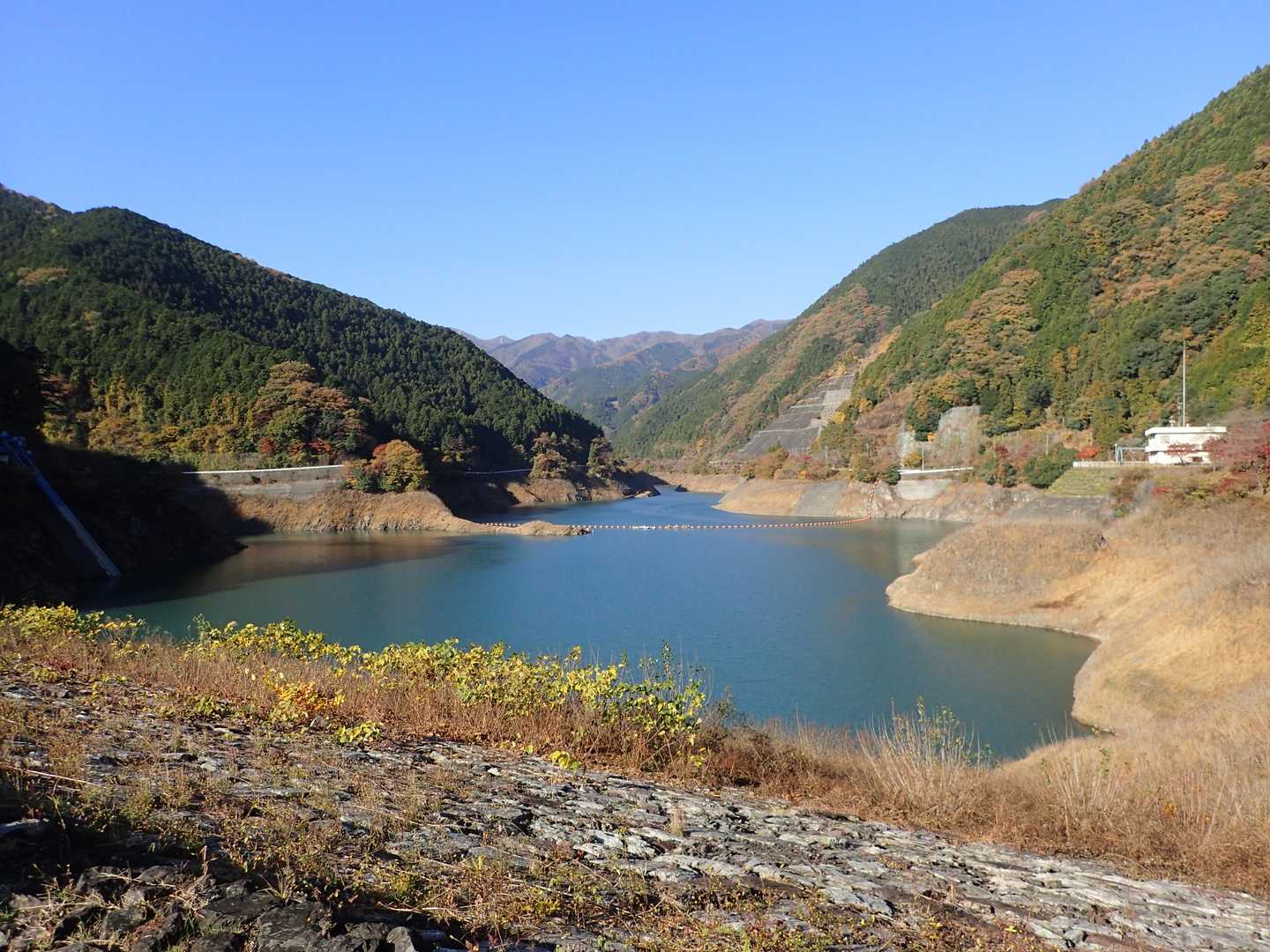 名栗湖。気持ちの良い青空。