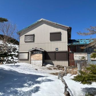 青年小屋　スルー