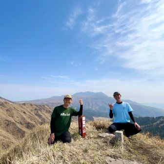 バックに阿蘇高岳・中岳