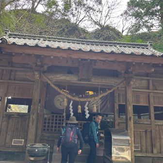 下山してお参り。