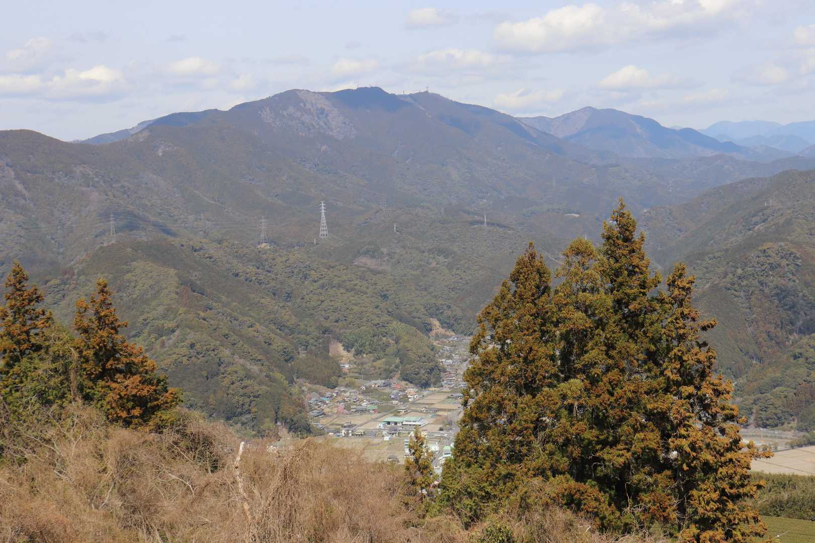 大山(左)・大棚山(右)