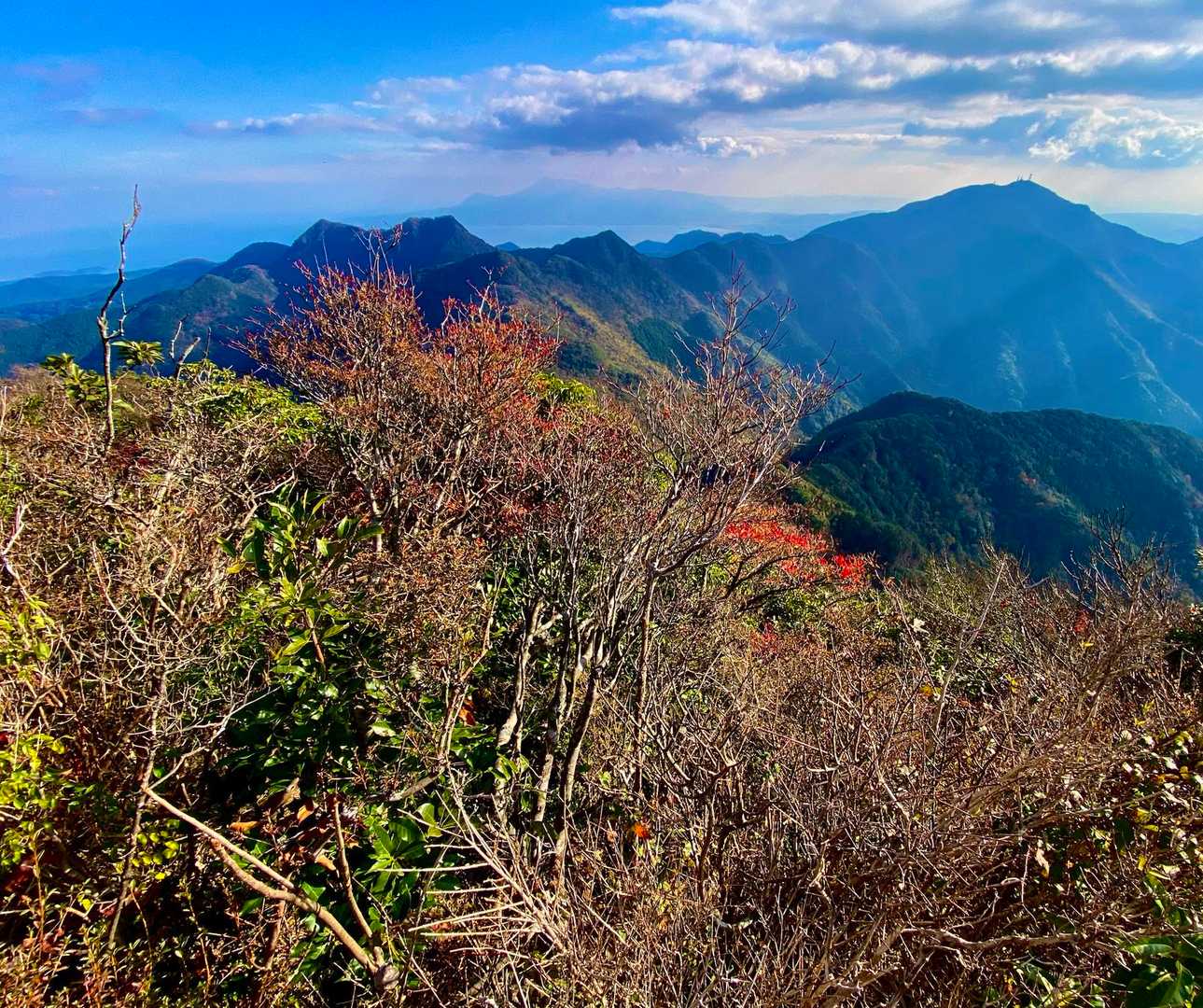 経ヶ岳山頂からの、この景色をトップ画面にしました。