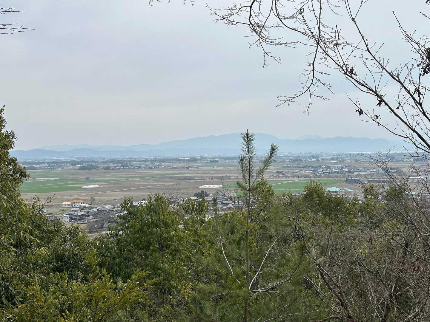 途中の眺め
奥は鈴鹿山系⛰️