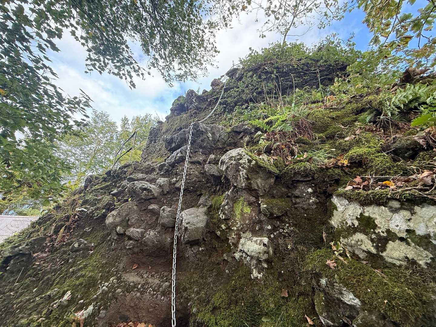 頂上の鎖場