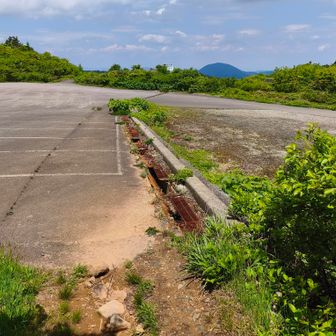 こちらの駐車場に下りるのも初めて。
紅葉🍁シーズンには週末の朝7時前にはこの駐車場も満杯に。