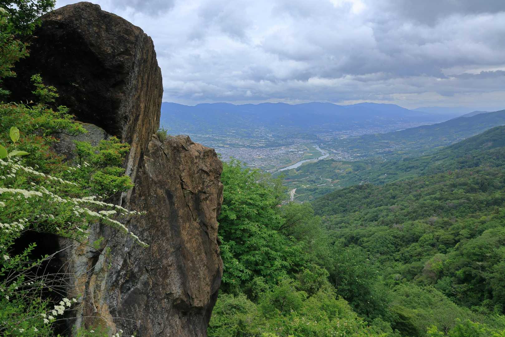 明神岩