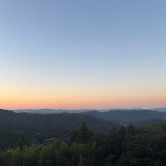 下山時の空🧡
日が暮れて暗くなる前に急いで下山💨
転ばない程度に走ります🤣