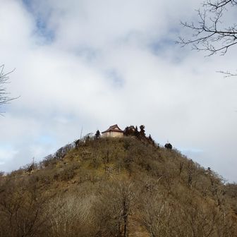 南岳方面から中岳上宮を望むとこんな感じ
それでは中岳を通過して北岳を目指します