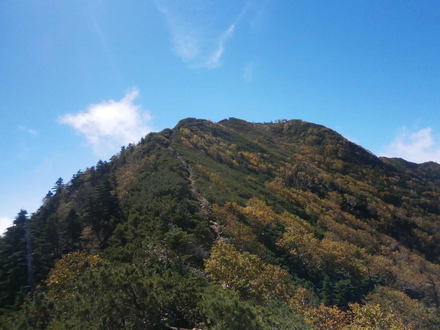 女峰山往復 | 天空へ誘う回廊を越え、雲上を歩く。遥かなる山並みが織りなす絶景の写真