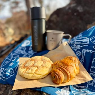 セブンカフェベーカリーのメロンパンとチョコクロワッサン😋