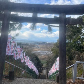 神社からは伊勢湾が見られます。