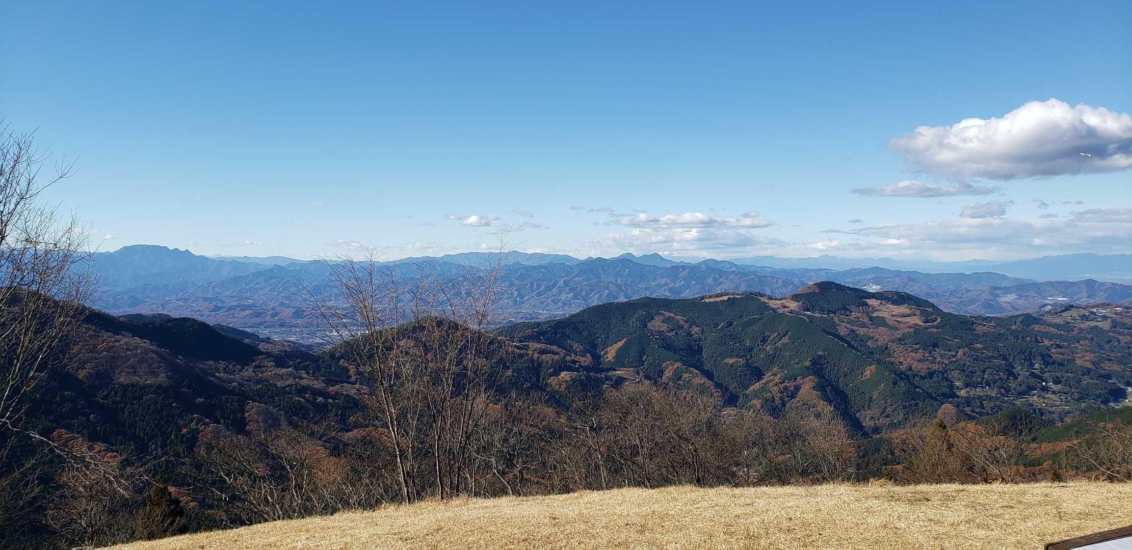 遠く遠くに小さく八ヶ岳も見えました。