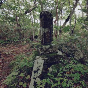 首無し自蔵（明治の廃仏運動のせい）