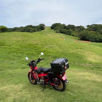 基山の草スキー場。
画像だとわかりづらいけど、けっこうな急斜面です。