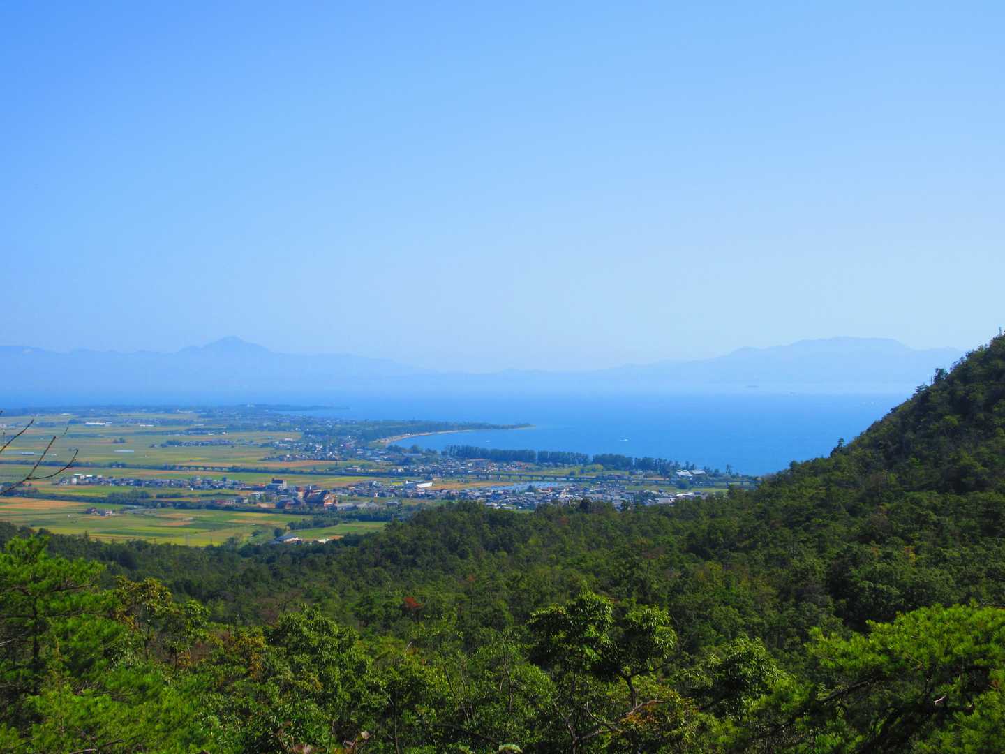 左：伊吹山
右：霊仙山
