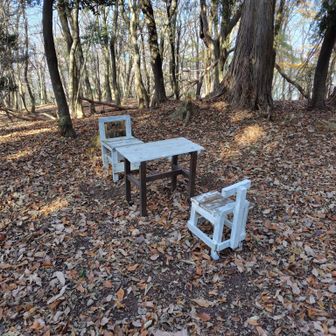 今日のコースには、イスとテーブルあるところが何カ所かありました