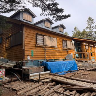 三伏峠小屋。