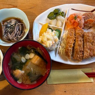 トンカツにサーモンマリネと豪華な晩御飯👍