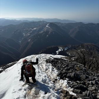 写真撮ろうとしたらズボッとハマる男。