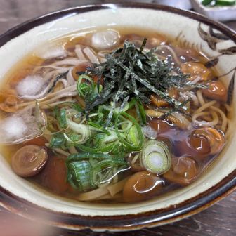 冷たいなめこ蕎麦で生き返りました🎶