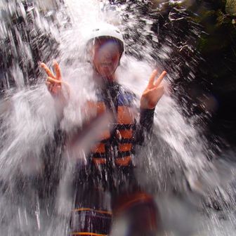 やすひろられり