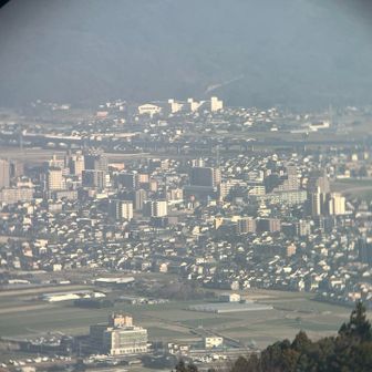 前原(マエバル)市街地。