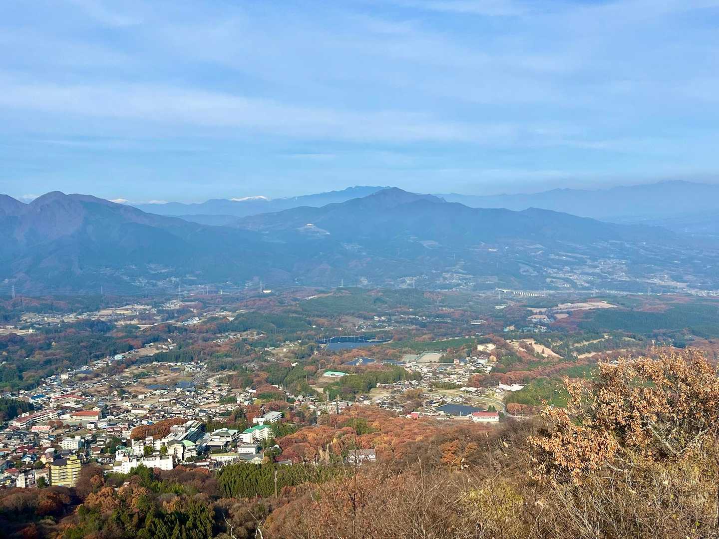 山よりも街の方が紅葉が綺麗です。