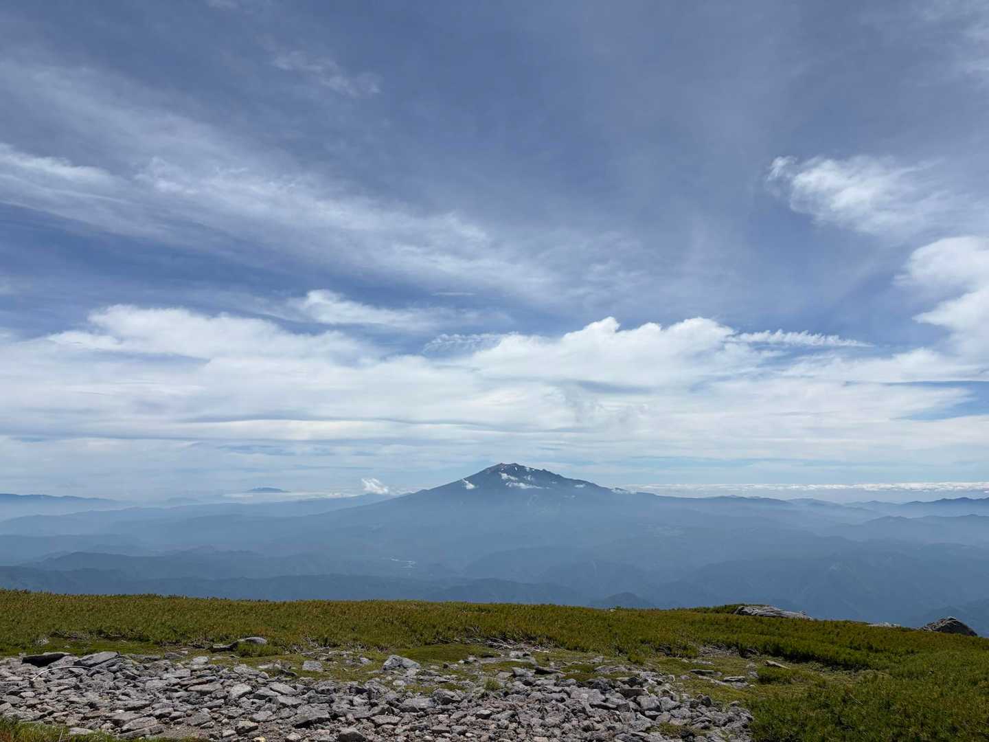 ずっと右側に御嶽山。今年中には登りに行きたい。