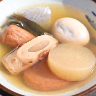 寒いので山頂売店でおでん♡