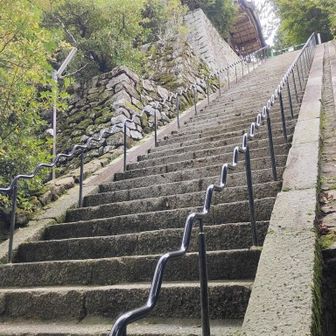 無動寺明王堂への階段。ここは通行止め