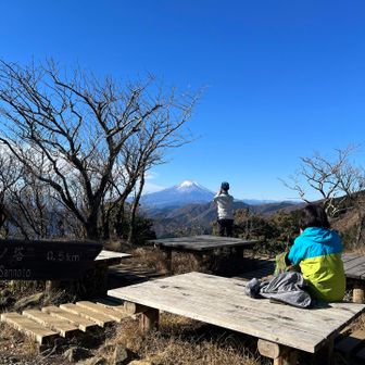 二ノ塔より🗻
お話ししたご婦人は、いつもここに来てもお天気が悪く展望がなかったそうですが、今日初めて晴れたそう。ここはこんなに素晴らしい展望だったのねと感動されていました✨