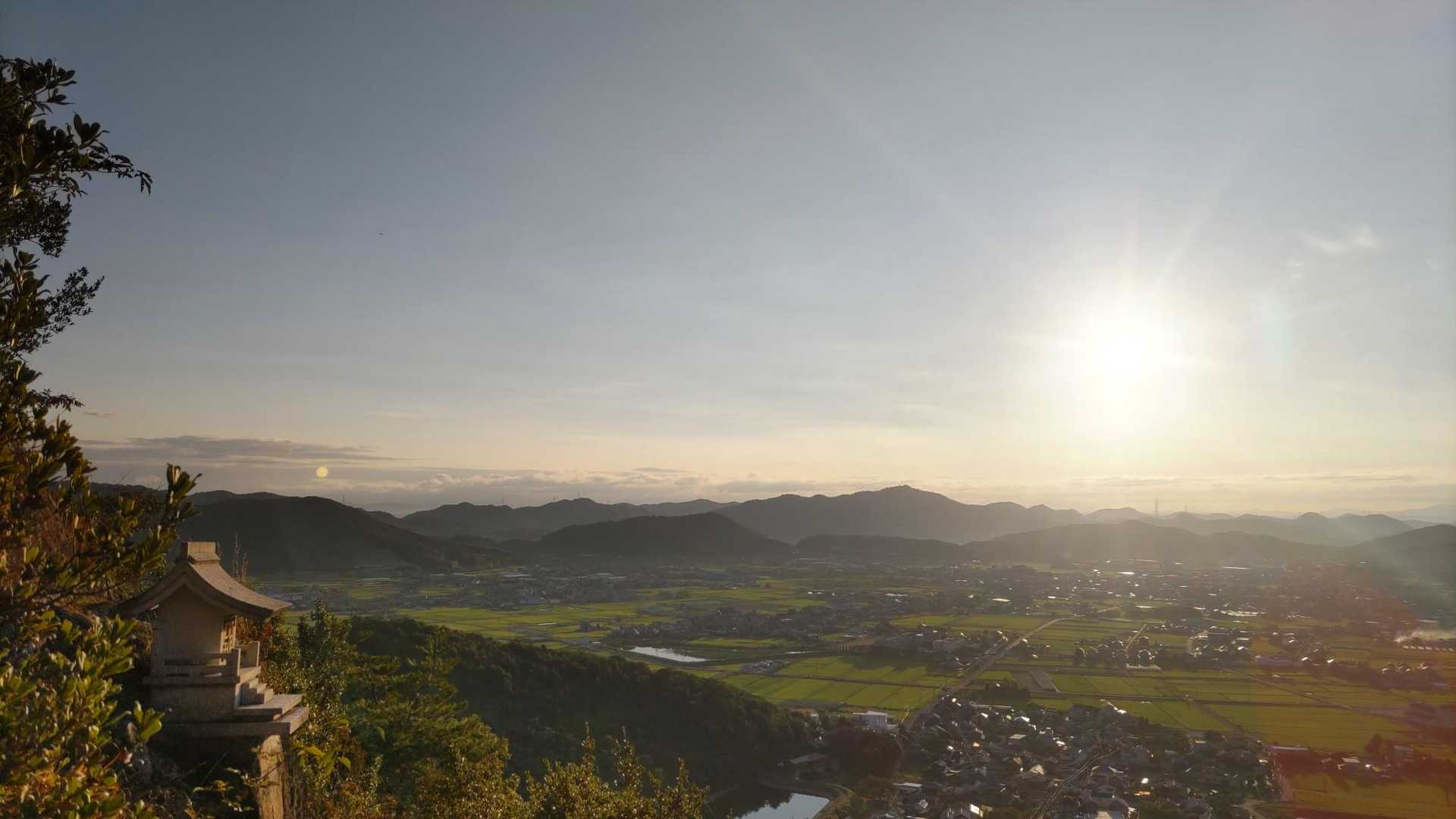 祠からの太陽は容赦なく🥵