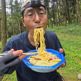 これ、食べてるんですよね？
出てるみたいに見える(笑)