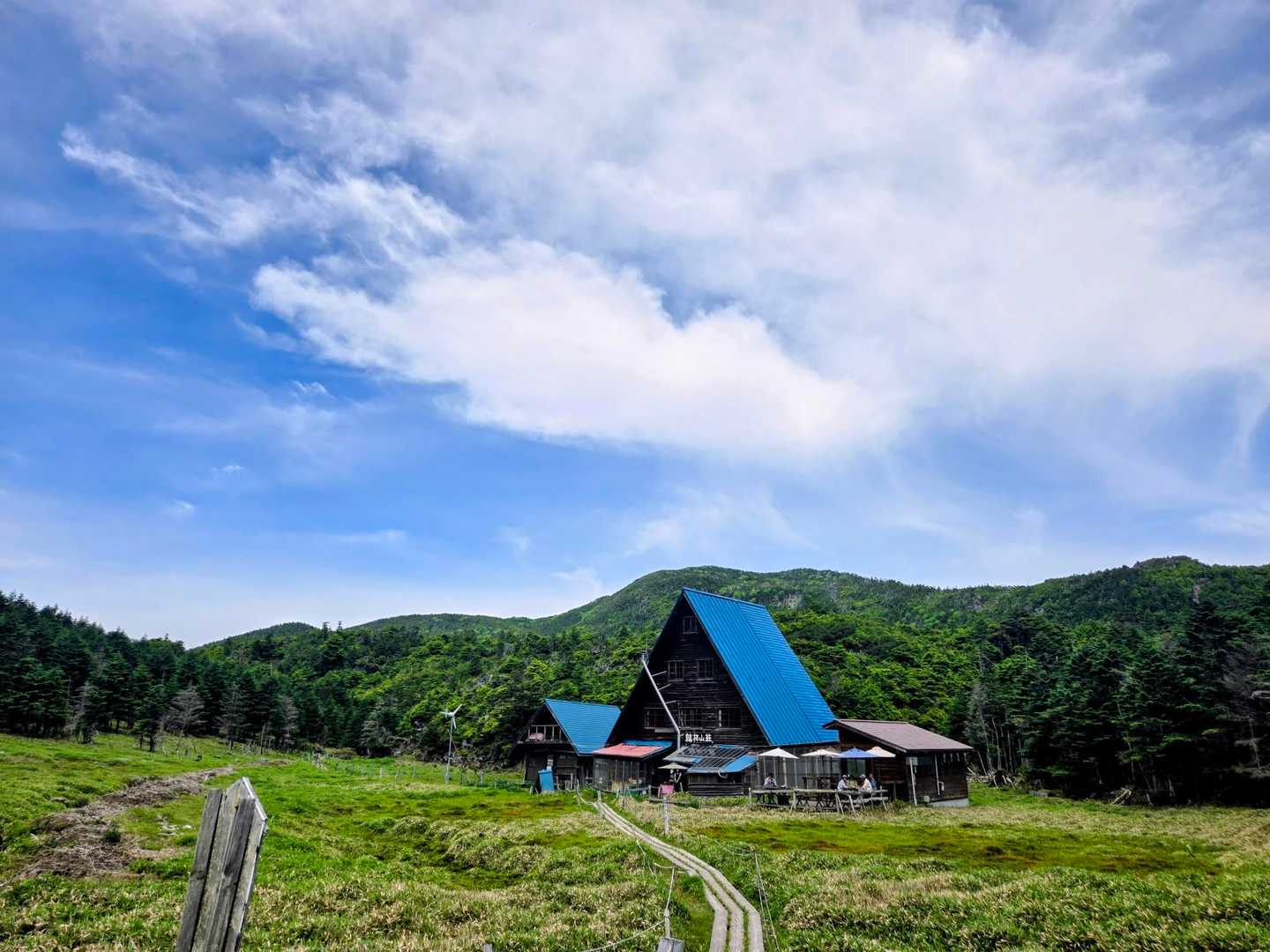 縞枯山荘。次回このルートを通ることがあれば、
立ち寄ってみたいと思った。
今回は先が長いのと、序盤すぎて寄らず…🥲。