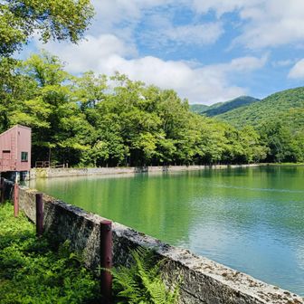 堰があって